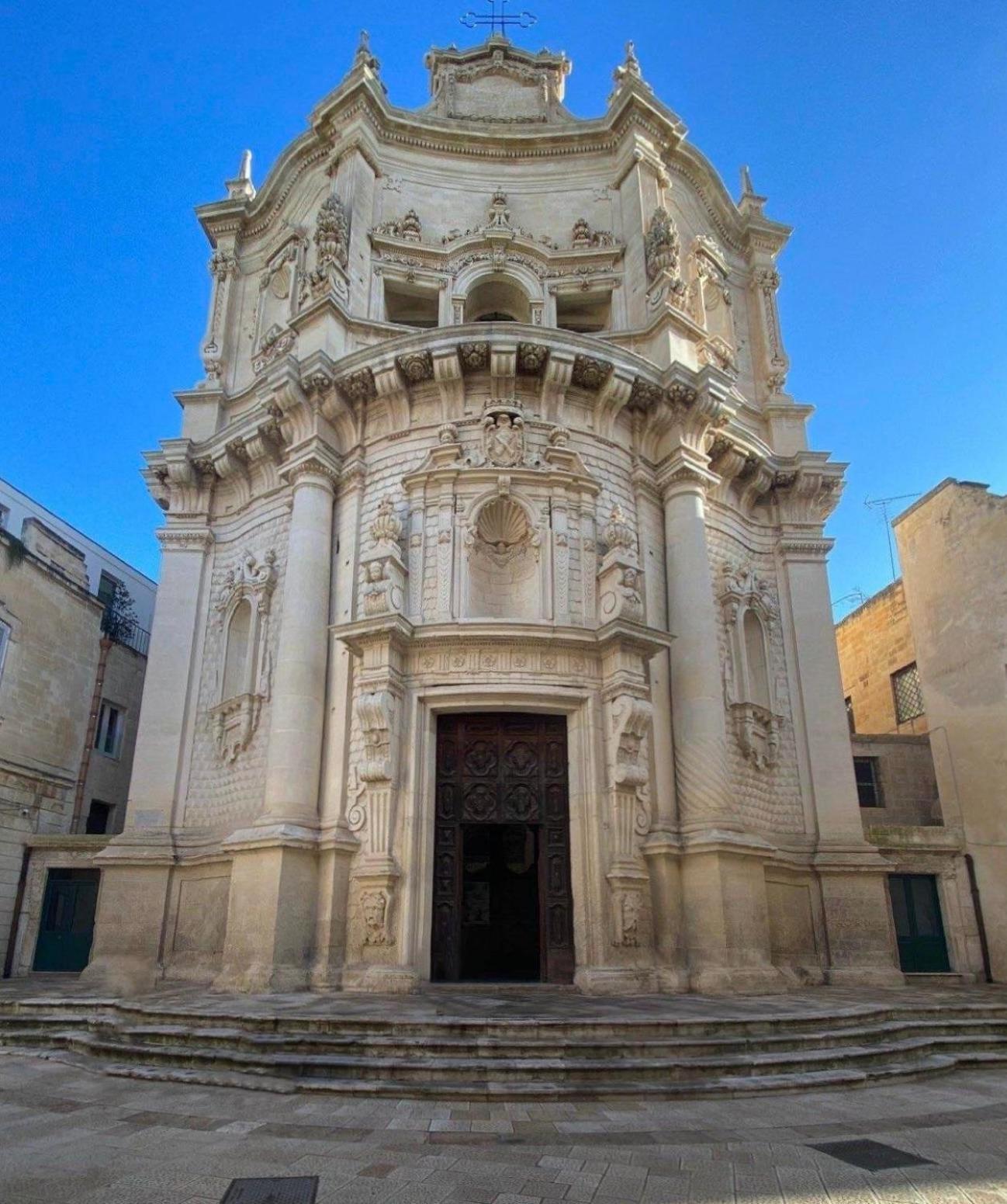 "Il Vecchio Salone" Appartamento In Pieno Centro Con Garage Privato Lecce Exterior photo