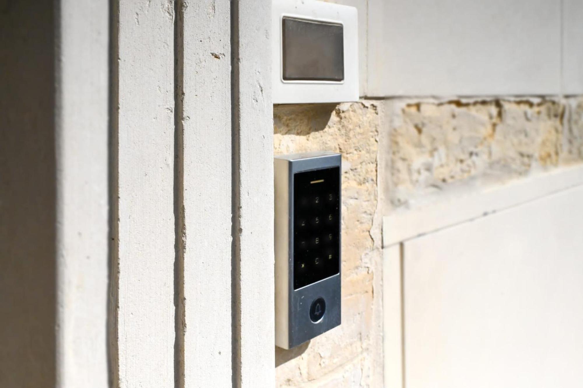 "Il Vecchio Salone" Appartamento In Pieno Centro Con Garage Privato Lecce Exterior photo